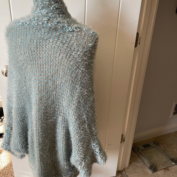 🦋 Luxe Boutique *find* Feather sweater ⭐️ One of a kind! - Picture 10 of 12